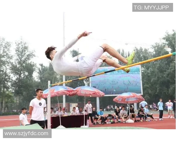 重庆足球队在钻石联赛中的拼搏历程与荣耀时刻回顾